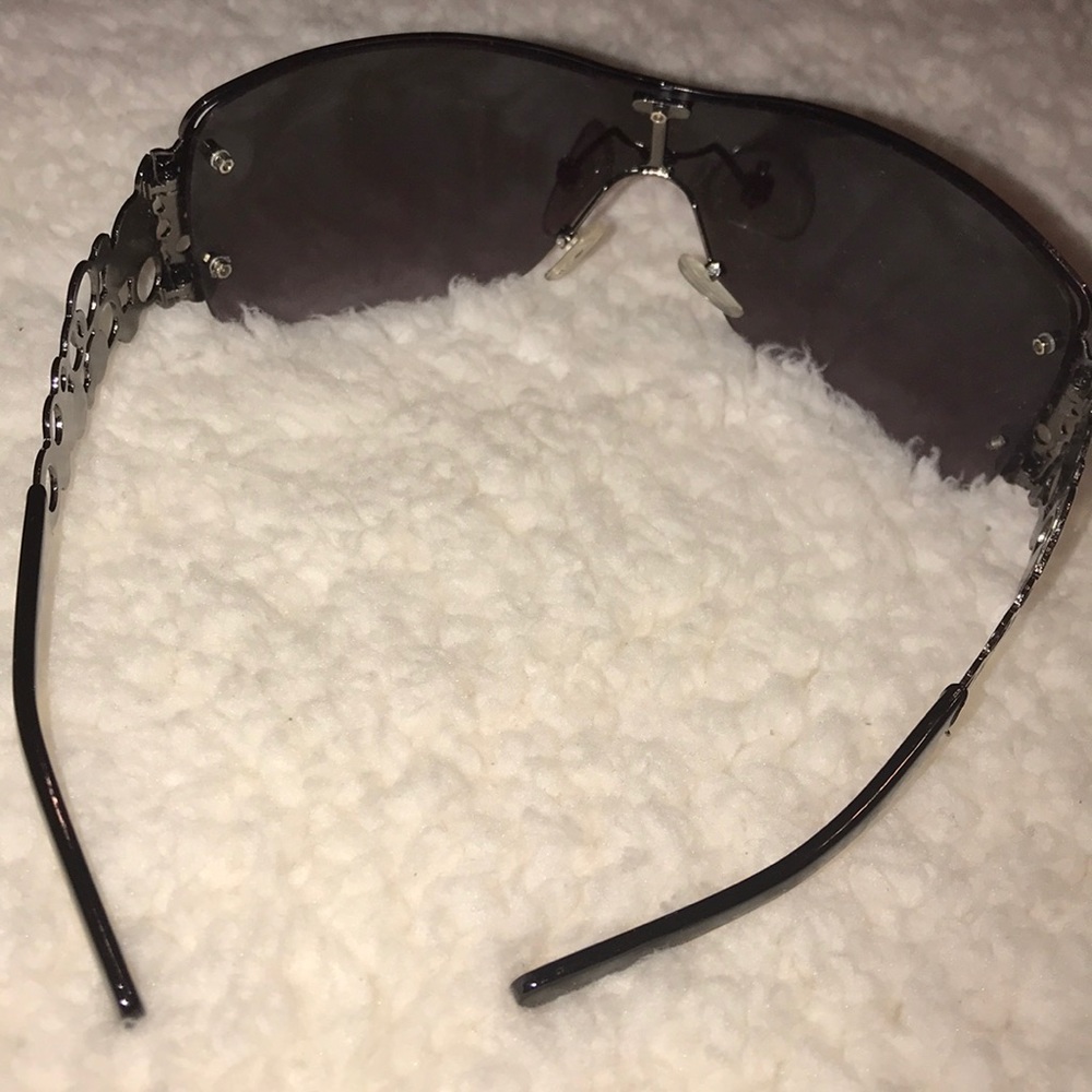 👓 - Picture 3 of 3